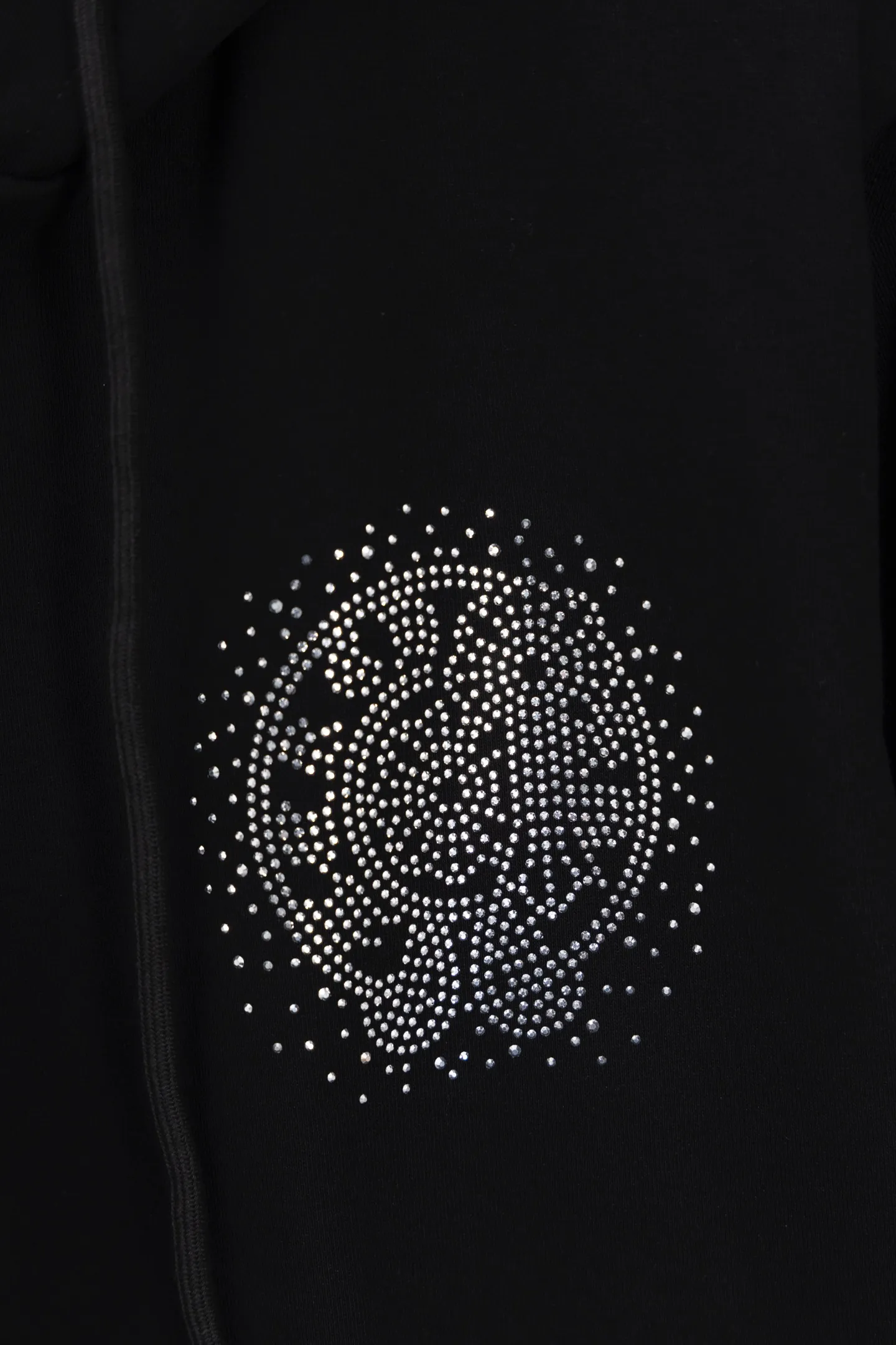 P320 Style No.: S019 𝗖𝗵𝗿𝗼𝗺𝗲 𝗛𝗲𝗮𝗿𝘁𝘀/Cro Heart 2025 Washable Watercolor Diamond Stickers Autumn and Winter New Original Single Counter American Laser Diamond Stickers 3D Three-dimensional Color Embroidery Couple Casual Cardigan Sweatshirt 👑The highest version! Customized fabric 480g tripe terry fabric! American acid-washed and distressed original fabric, laser-burned pattern ✟Colored diamond hardware stickers, exquisite embroidery of letters! The best-selling model in the counter, very comfortable to wear. Accessories: original molded and authenticated collar label➕100% silk wash label. Genuine purchase-grade original hangtag➕matching hanging rope➕3D hanging beads➕original packaging bag. Craftsmanship: The original version has consistent wiring! The highest version of the armhole matching technique! Color: Black Size: S M L XL